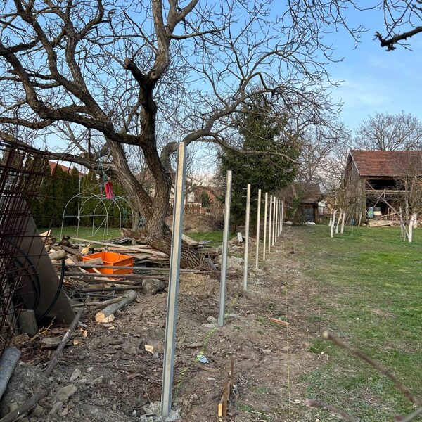 stavba plotu ve Vélkem ořechově